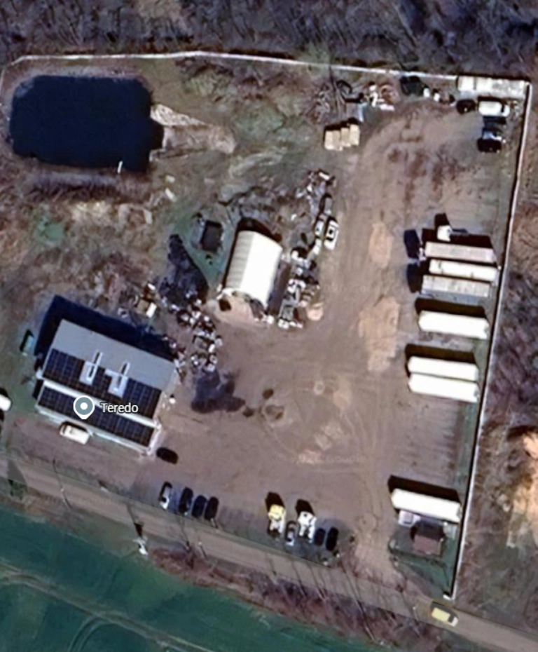 Ciężarówki w&nbsp;doku przeładunkowym